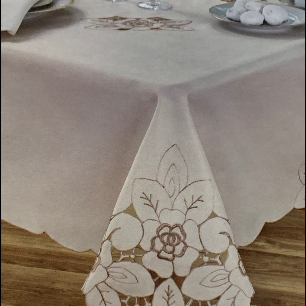 Enchanted Rose Embroidered Tablecloth 60x120